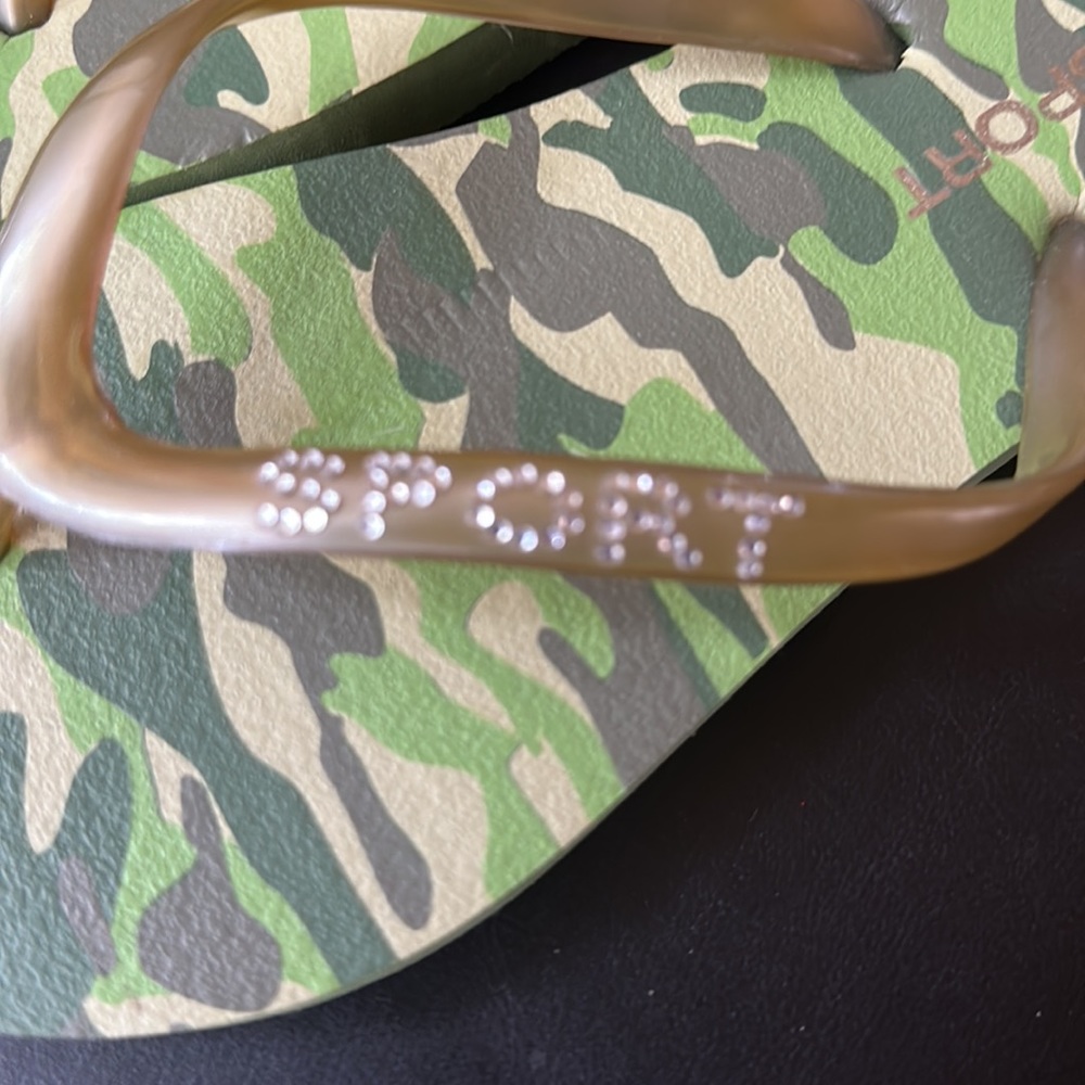 Rhinestone bebe camo flip flop sandals πͺβ¨ - Picture 3 of 6